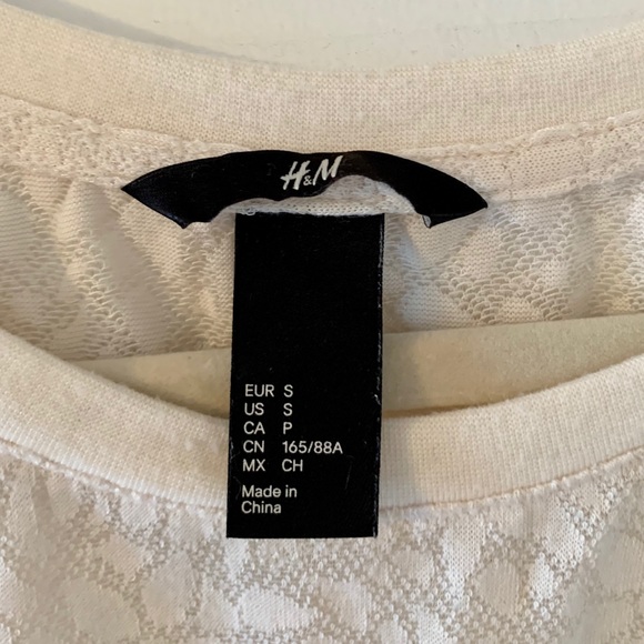 H&M cream colored light sweater - Picture 3 of 5